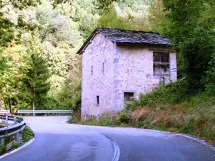 Casa bilocale in vendita in Via Blello di Gerosa, Val Brembilla