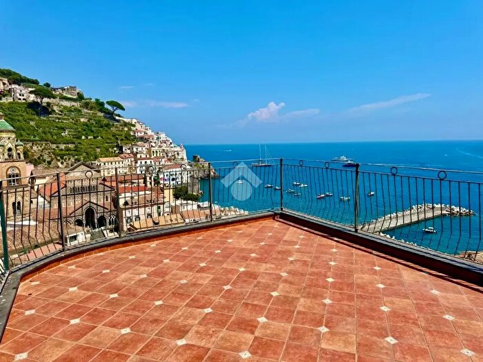 Appartamento trilocale in vendita in Salita Ruggiero II, Amalfi