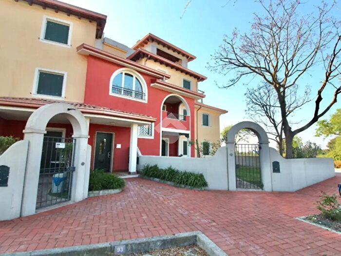 Appartamento quadrilocale in vendita in Viale delle Tortore, Caorle