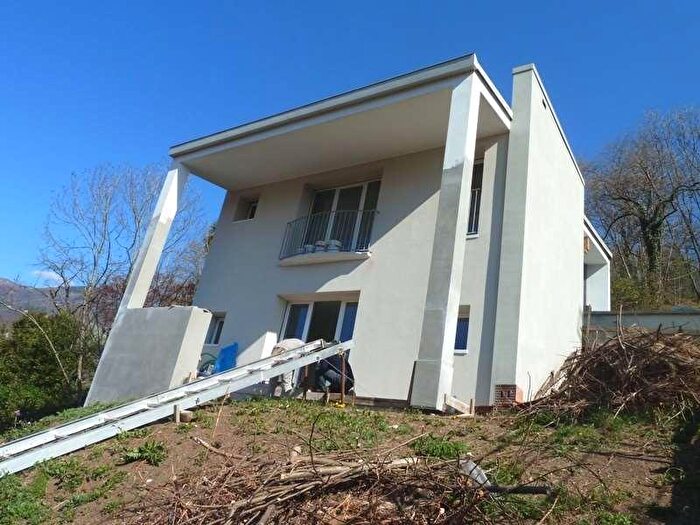 Casa con 5 locali in vendita in Verbania