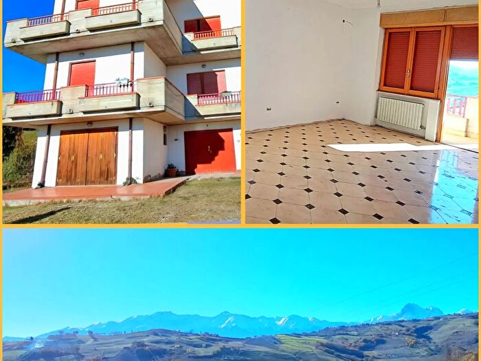 Appartamento con 7 locali in vendita in Villa Stanchieri, Teramo