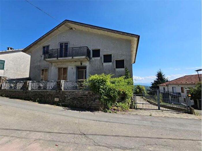 Casa con 6 locali in vendita in Località Costalunga, Mombarcaro