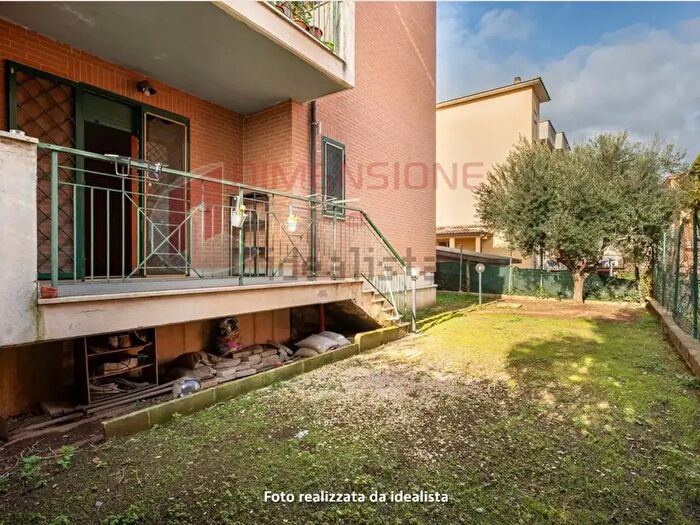 Appartamento trilocale in vendita in Via del Fosso dell'Osa, Roma