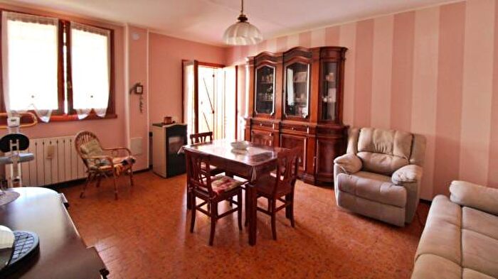 Appartamento trilocale in vendita in Piazza Carlo Lavezzari, Varzi