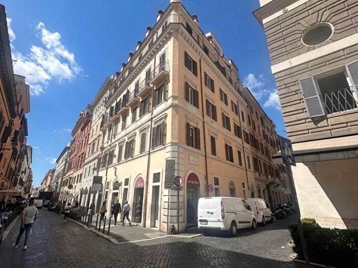 Appartamento trilocale in affitto in Piazza del Popolo, Roma