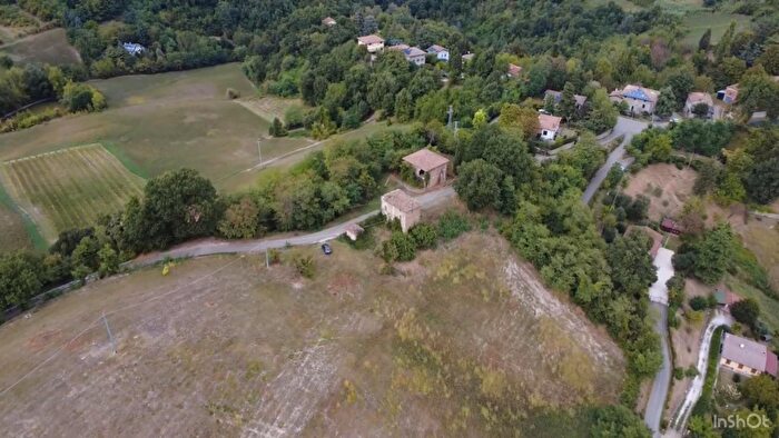 Casa con 9 locali in vendita in Via Castello, Monte San Pietro