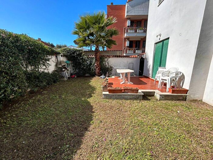 Appartamento con 5 locali in affitto in Via Falconara, Fregene, Fiumicino