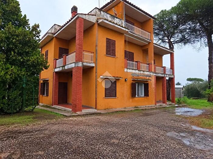 Casa con 6 locali in vendita in Via Capitancelli, Velletri