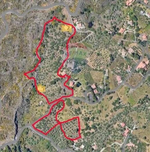 Casa con 10 locali in vendita in Altarino Voitivo, Adrano