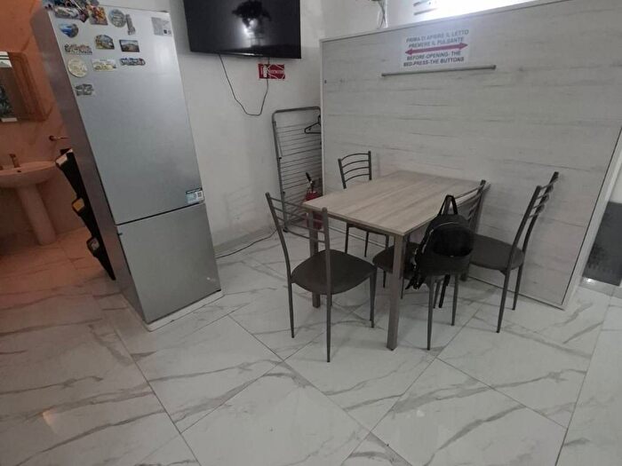 Appartamento monolocale in affitto in Vico Lammatari, Sanità, Napoli