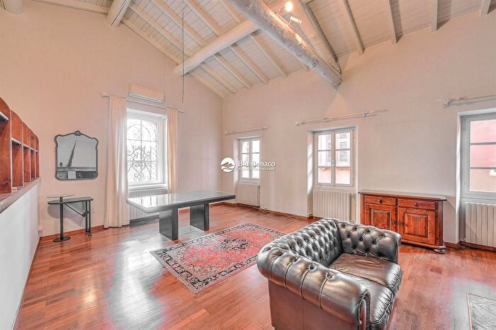 Casa con 6 locali in vendita in Via della Libertà, Gargnano