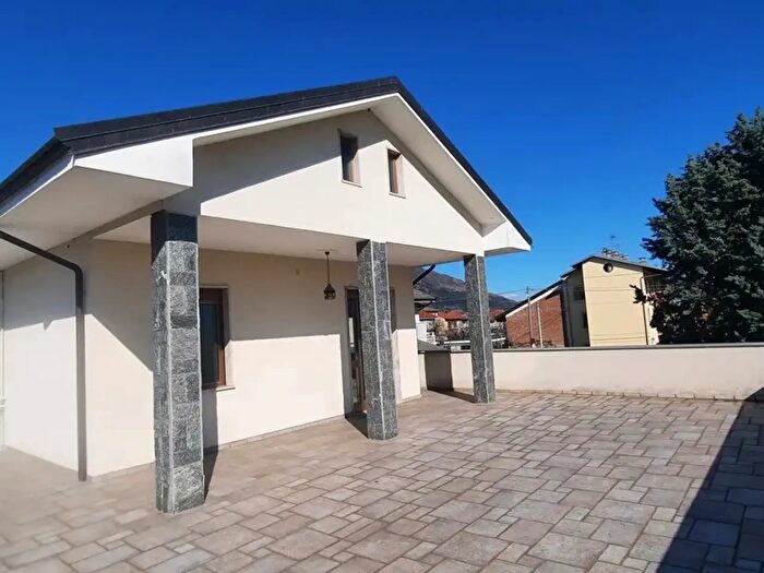 Case in Vendita e in Affitto - 2