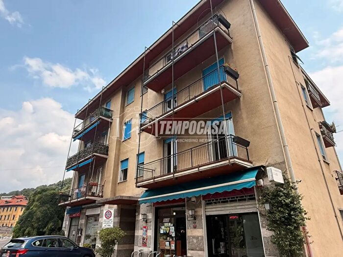 Appartamento trilocale in vendita in Largo Ceresio, Como