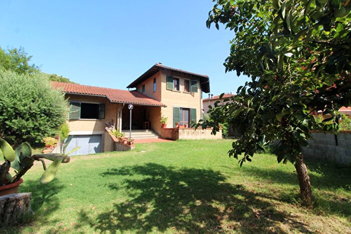 Casa con 6 locali in vendita in Via Capuana, San Giuliano Terme