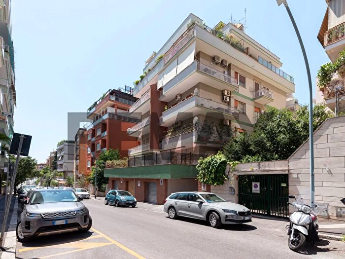 Appartamento trilocale in vendita in Via Attilio Friggeri, Roma