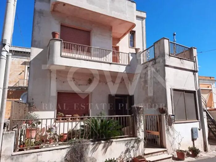 Casa quadrilocale in vendita in Via Alezio, Sannicola