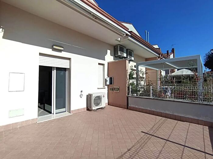 Casa quadrilocale in vendita in Via Padulli, Rimini