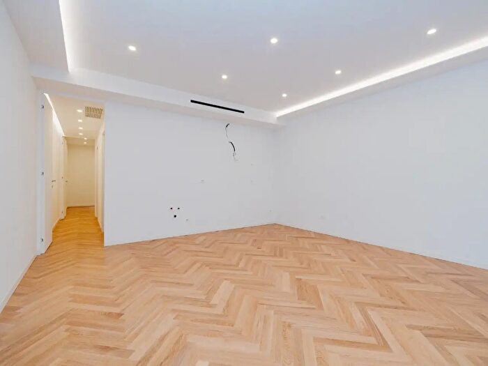 Appartamento trilocale in vendita in Via Privata Grado, Milano