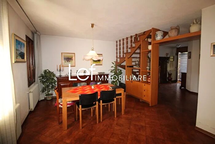 Casa con 5 locali in vendita in Vidor