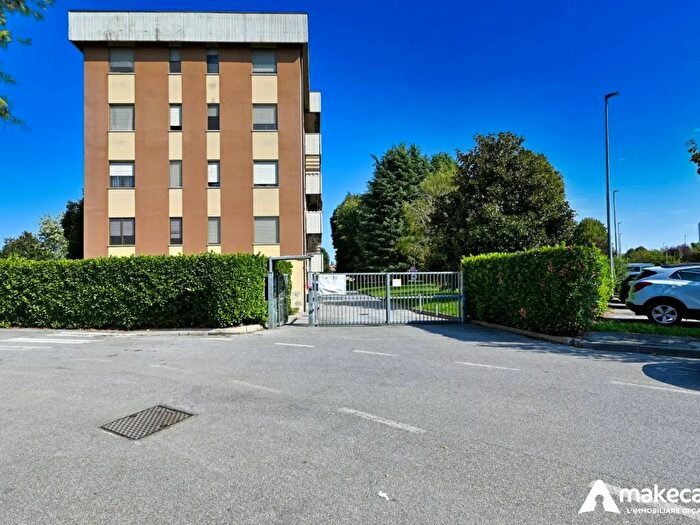 Appartamento trilocale in vendita in Via Fratelli Cervi, Tavazzano Con Villavesco