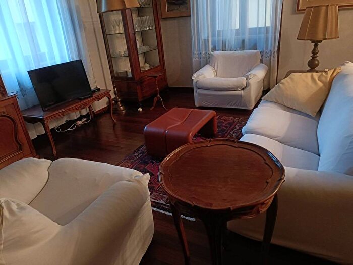 Appartamento quadrilocale in affitto in Via Portici, Centro Storico, Verona