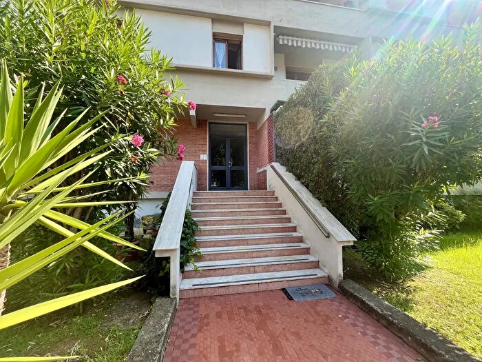 Appartamento con 5 locali in vendita in Massa