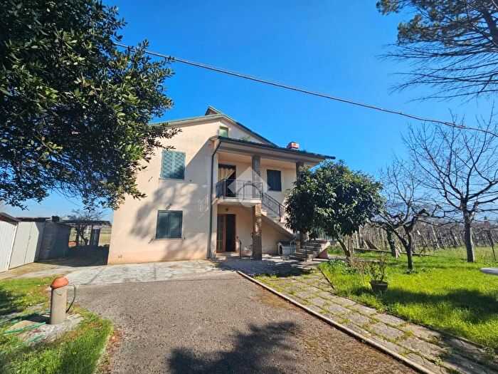 Casa con 5 locali in vendita in Via Fornace, Montefalco