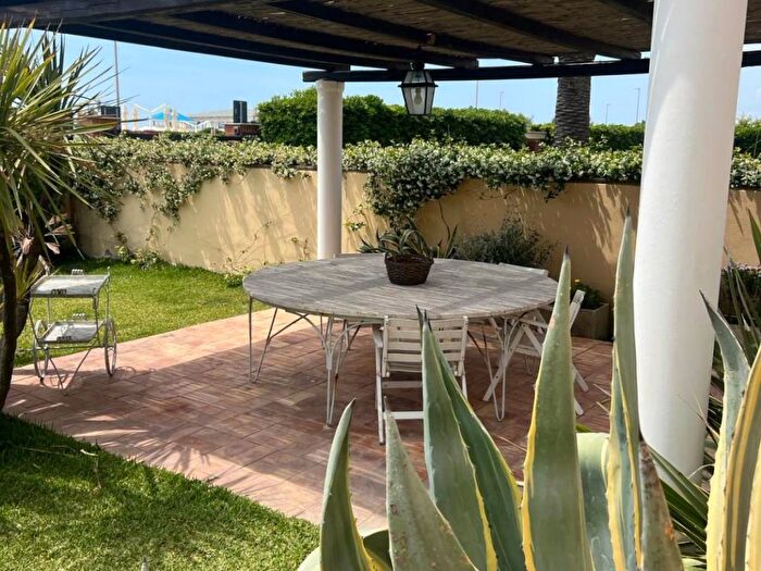 Casa con 6 locali in affitto in Lungomare di Levante, Fregene, Fiumicino
