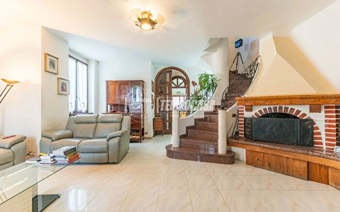 Casa con 5 locali in vendita in Via Daniele Manin, Abbiategrasso