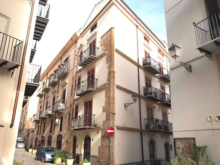 Appartamento bilocale in affitto in Via Matteo Bonello, Tribunale, Palermo