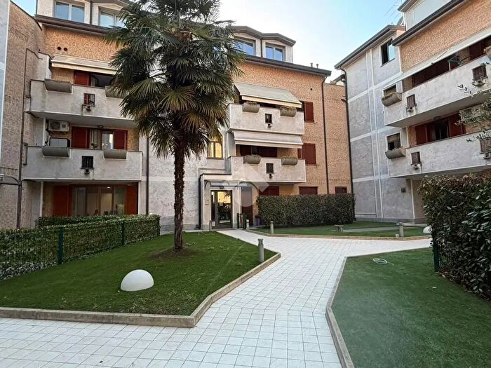 Appartamento bilocale in vendita in Via Brennero, Desio