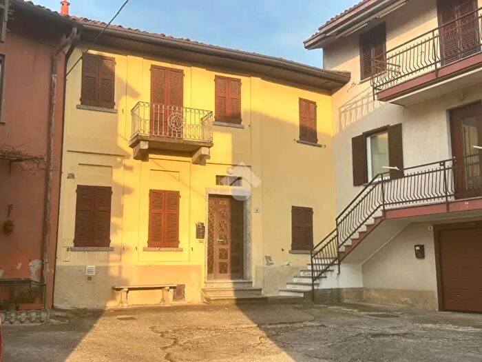 Casa con 5 locali in vendita in Via Montello, Castello Di Brianza