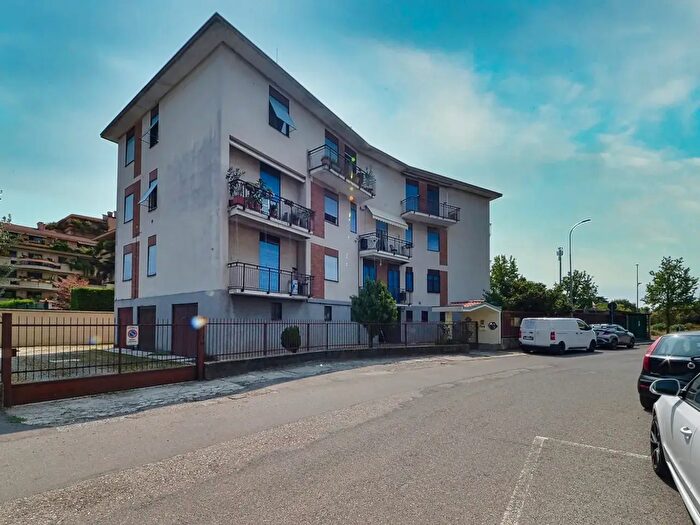Appartamento trilocale in vendita in Via Benedetto Croce, Nova Milanese