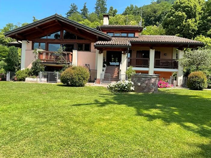 Casa con 10 locali in vendita in Via Salesà Lonch, Pergine Valsugana