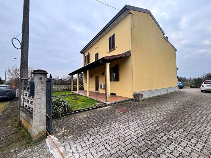 Casa con 5 locali in vendita in Santa Maria di Stradella, Stradella