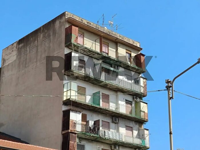 Appartamento con 7 locali in vendita in Via Costantino, Catania