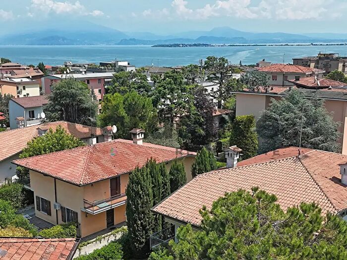 Casa con 5 locali in vendita in Via Amatore Sciesa, Desenzano Del Garda