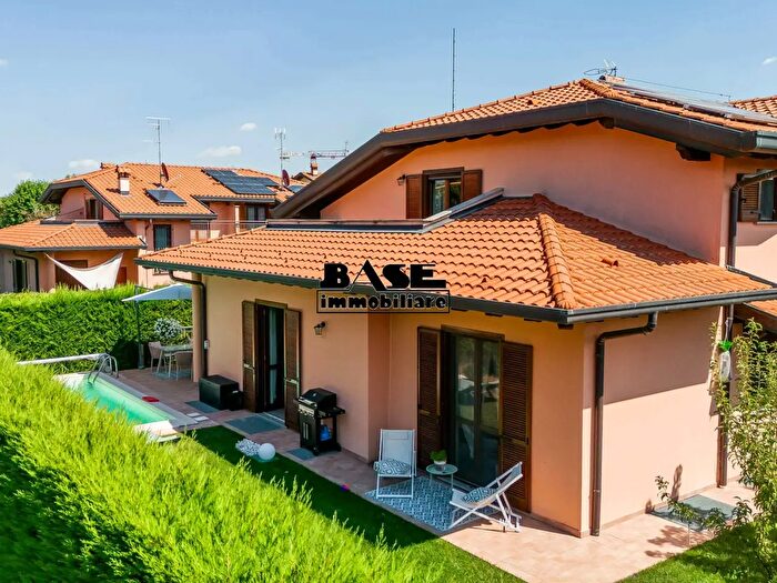 Casa con 5 locali in vendita in Via JF Kennedy t, Cadorago