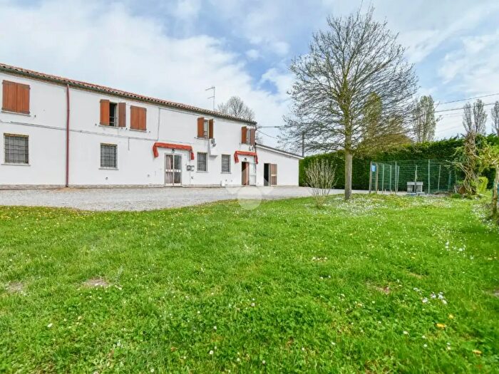 Casa con 5 locali in vendita in Via Pandolfina, Ferrara