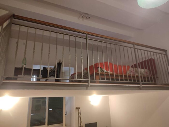 Appartamento trilocale in affitto in Via Duomo, Napoli