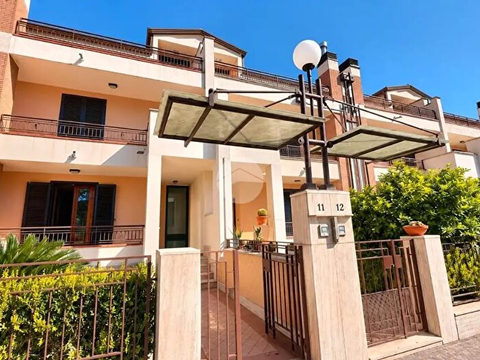 Casa quadrilocale in vendita in Via Eugenio Perrotta, Succivo