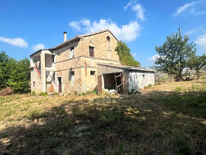 Casa con 5 locali in vendita in Osimo
