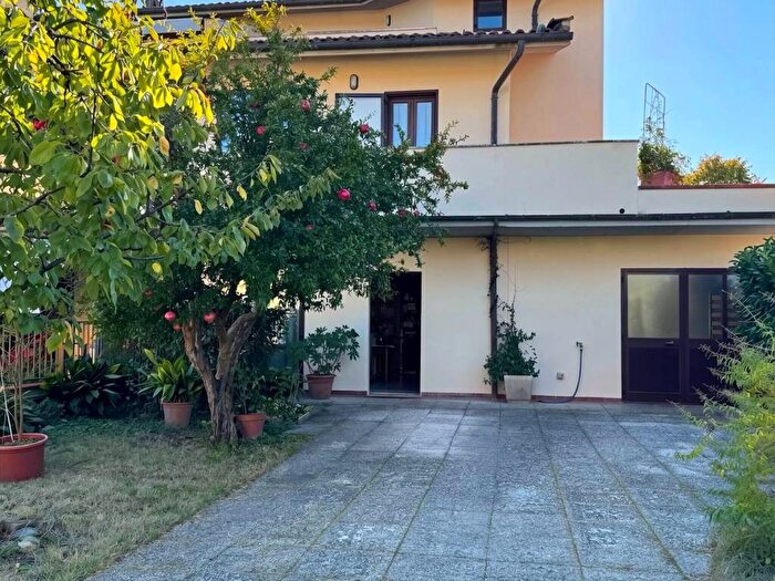 Casa con 6 locali in vendita in Via Catro, Seano, Carmignano