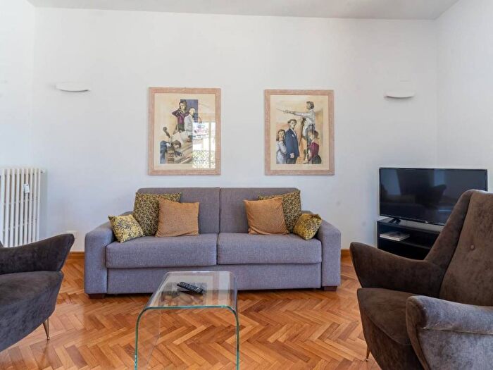Appartamento quadrilocale in affitto in Lungarno Generale Armando Diaz, Signoria Uffizi, Firenze