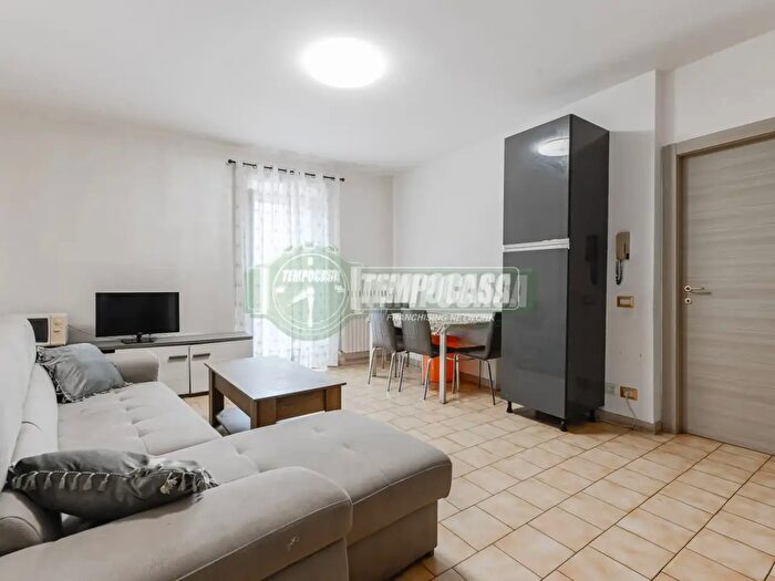 Appartamento trilocale in vendita in Via Cavette, Levate