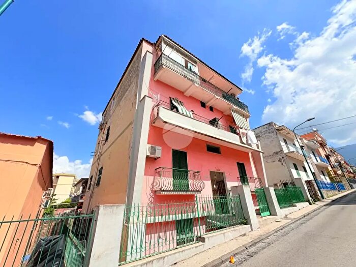 Appartamento bilocale in vendita in Via SantAntonio, Torre Del Greco