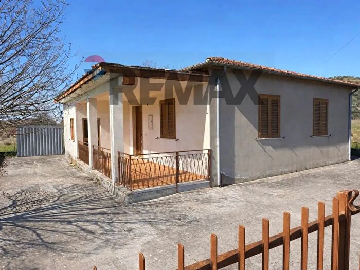 Casa con 6 locali in vendita in Via Nevali, Roccasecca