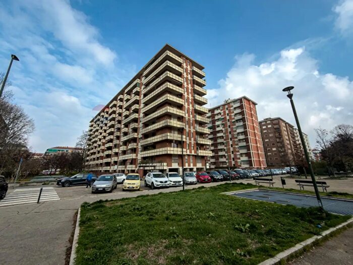 Appartamento quadrilocale in vendita in Via Buenos Aires, Torino