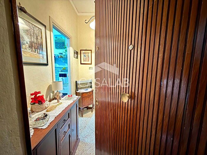 Appartamento trilocale in vendita in Piazza Benvenuto Cellini, Palermo