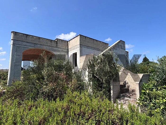 Casa con 9 locali in vendita in Carovigno
